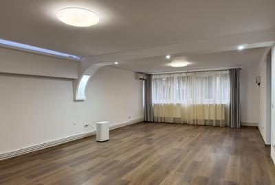 Apartament cu 2 camere decomandat, mobilat în Nicolina