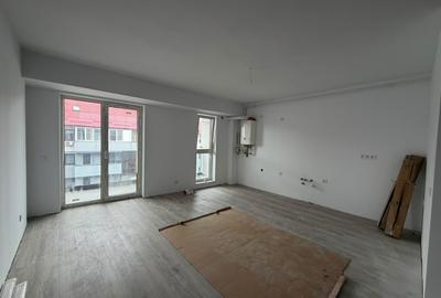 Apartament cu 3 camere semidecomandat în Florești