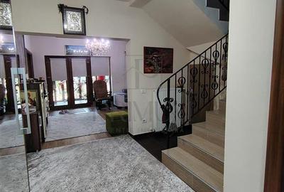 Casă individuală cu 5 camere cu Canalizare în Ghiroda