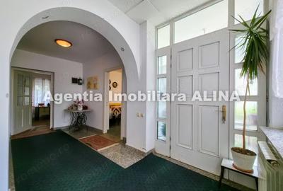 Casă cu 5 camere cu Teren 800 Mp în Central