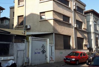 Casă cu 6 camere cu Canalizare în Universitate