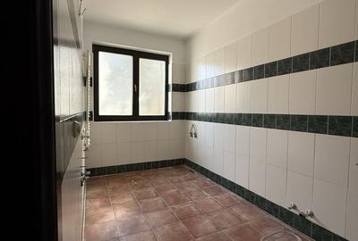 Casă cu 4 camere în Ștefănești