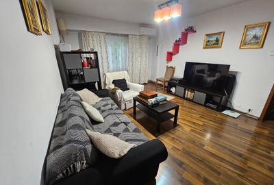 Apartament cu 3 camere semidecomandat în Drumul Sării