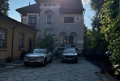 Casă cu 9 camere cu Teren 300 Mp în Eminescu