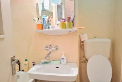 Apartament cu 3 camere semidecomandat în Circumvalațiunii
