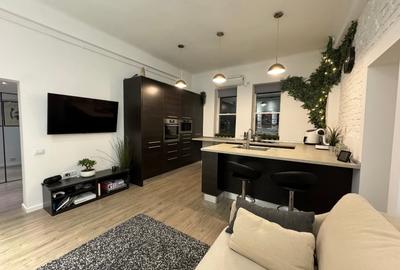 Apartament cu 2 camere semidecomandat, mobilat în P-ța Romană