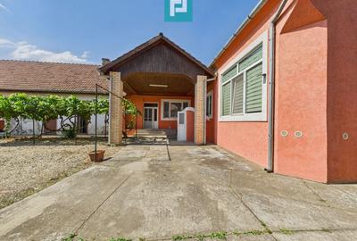 Casă individuală cu 6 camere cu Teren 2712 Mp în Central - 2