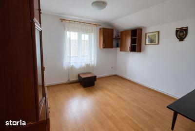 Casă cu 4 camere cu Teren 100 Mp în Florești