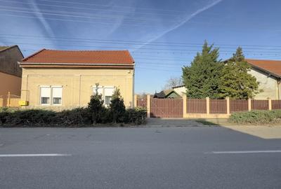 Casă individuală cu 4 camere cu Canalizare în Nord-Vest
