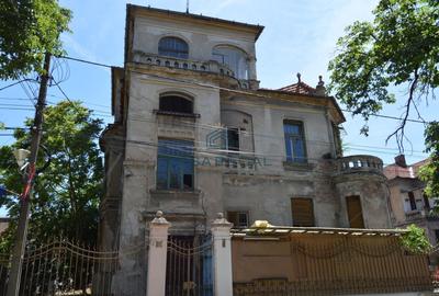 Casă individuală cu 19 camere cu Canalizare în Central - 1
