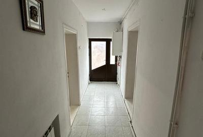 Casă cu 4 camere în Est