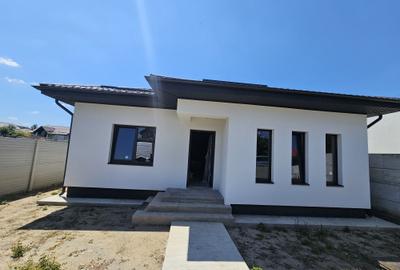 Casă cu 3 camere în Cârcea