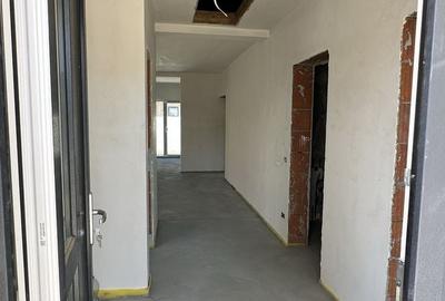 Casă cu 4 camere în Central