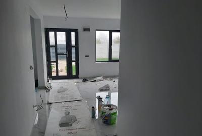 Casă cu 4 camere cu Canalizare în Central - 28