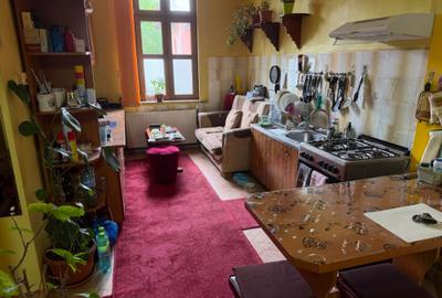 Casă cu 4 camere în Central - 2