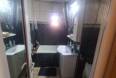 Apartament cu 3 camere decomandat în Km 4-5
