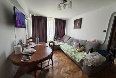 Apartament cu 3 camere semidecomandat, mobilat în Obor