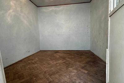 Apartament cu 3 camere nedecomandat în George Enescu