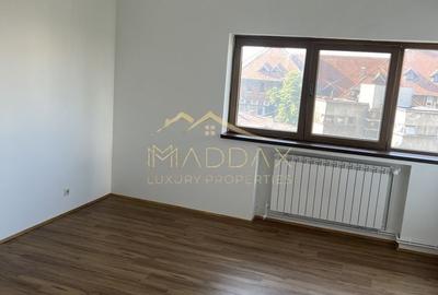 Apartament cu 4 camere decomandat în P-ța Romană