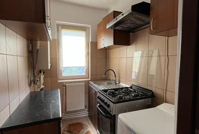 Apartament cu 3 camere semidecomandat, mobilat în Central - 2