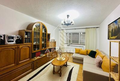 Apartament cu 3 camere decomandat, mobilat în Micălaca