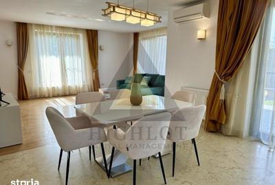 Casă cu 7 camere cu Teren 484 Mp în Central