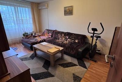 Apartament cu 2 camere decomandat în Apărătorii Patriei