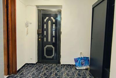 Apartament cu 3 camere semidecomandat, mobilat în Pantelimon