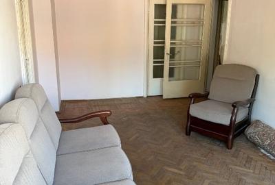 Apartament cu 3 camere decomandat, mobilat în Capitol