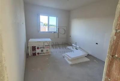 Casă cu 4 camere cu Teren 300 Mp în Moșnița Veche
