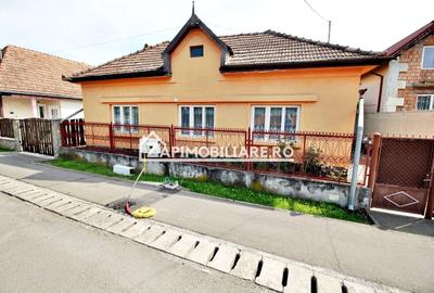 Casă individuală cu 3 camere cu Canalizare în Unirii