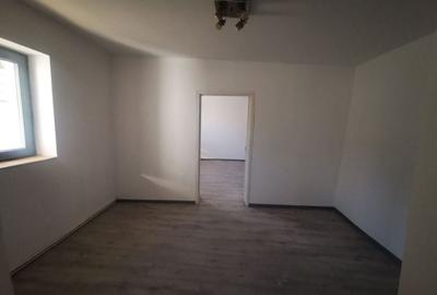 Casă cu 3 camere în Sărărie - 6