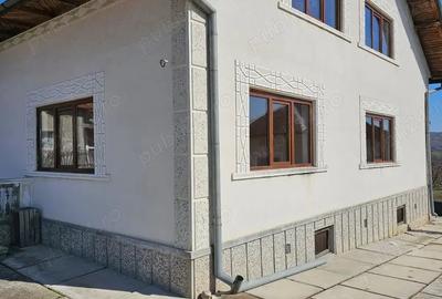 Casă cu 5 camere în Voinești - 1