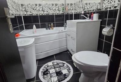 Apartament cu 3 camere decomandat în Micro 3 - 4