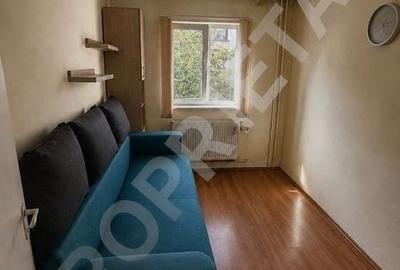 Apartament cu 3 camere semidecomandat în Mărăști