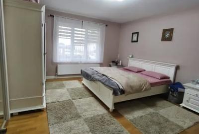 Casă cu 4 camere cu Teren 3000 Mp în Central