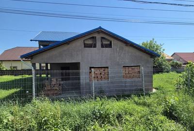 Casă cu 5 camere cu Teren 1700 Mp în Luizi-Călugăra