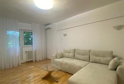 Apartament cu 3 camere decomandat, mobilat în Văcăresti