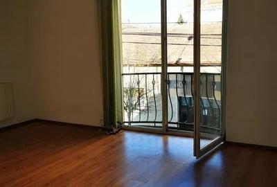 Casă cu 4 camere decomandat în Mureșeni