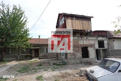 Casă cu 3 camere cu Teren 468 Mp în Central