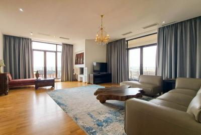 Apartament cu 4 camere semidecomandat, mobilat în Băneasa