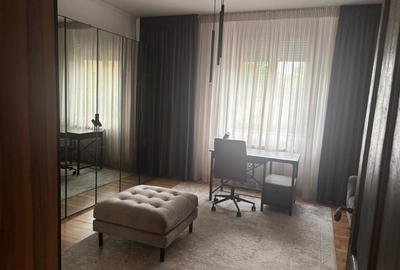 Casă cu 3 camere în Central