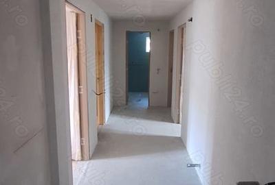 Casă cu 8 camere cu Teren 540 Mp în Poiana Țapului - 3