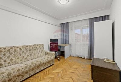 Apartament cu 3 camere decomandat în Podgoria