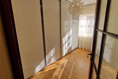 Apartament cu 3 camere decomandat în Bd. Independenței - 6