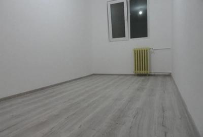 Apartament cu 3 camere semidecomandat în Micălaca - 1