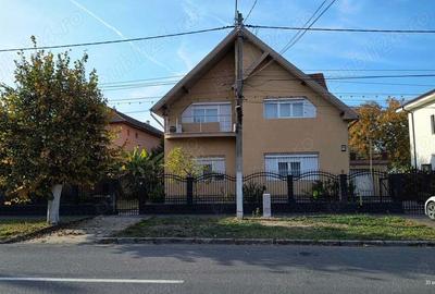Vand casa P+M, 8 camere,teren 760 mp, zona Lipovei - 1