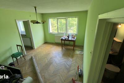 Apartament cu 3 camere semidecomandat în Cornișa - 2