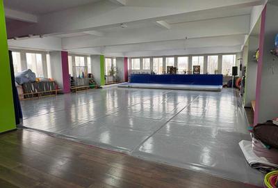 Spațiu comercial, de 240 mp, în Baza 3 - 6