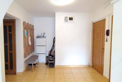 Apartament cu 3 camere decomandat în Berceni - 1